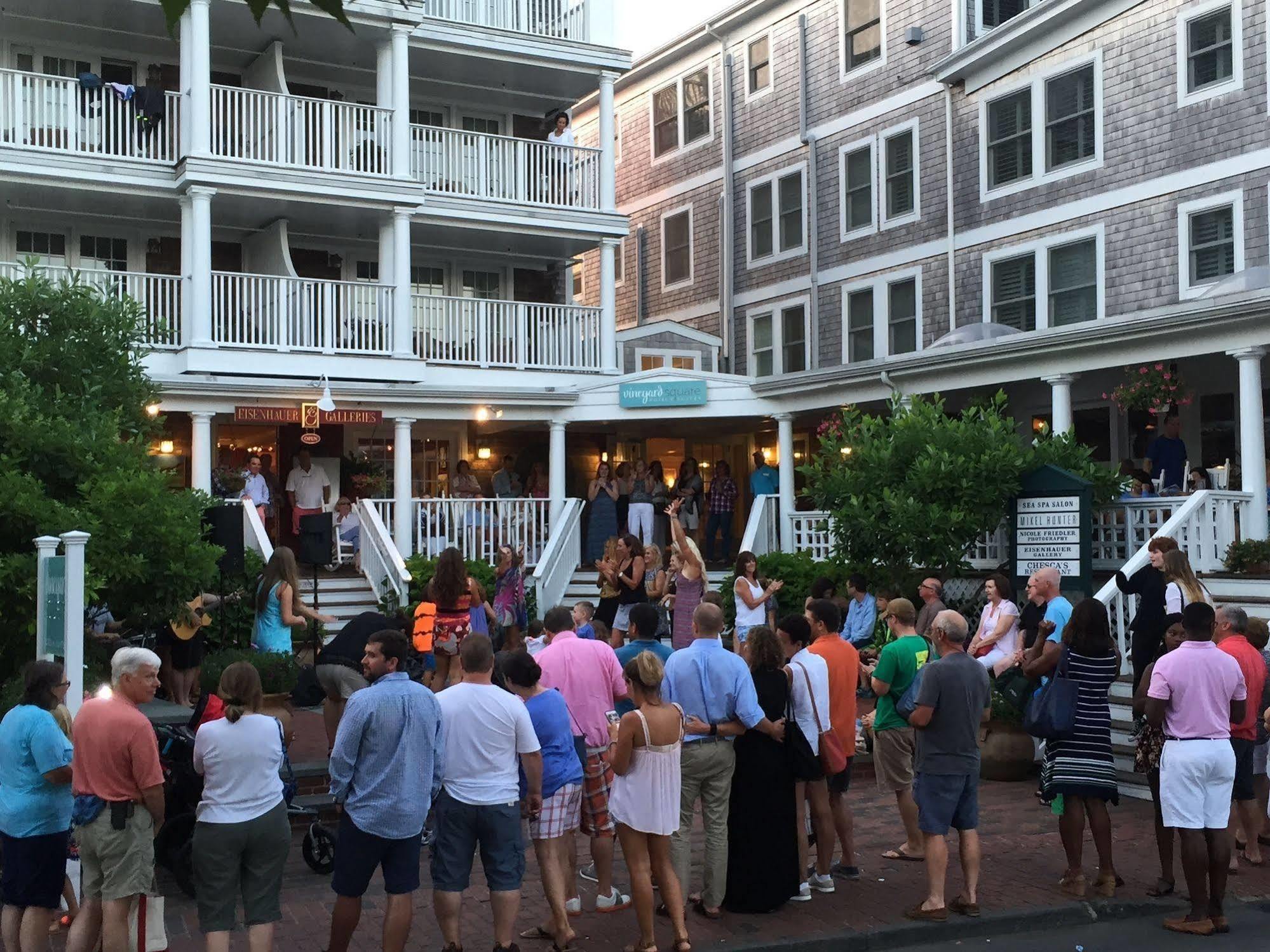 Vineyard Square Hotel And Suites Edgartown Bagian luar foto