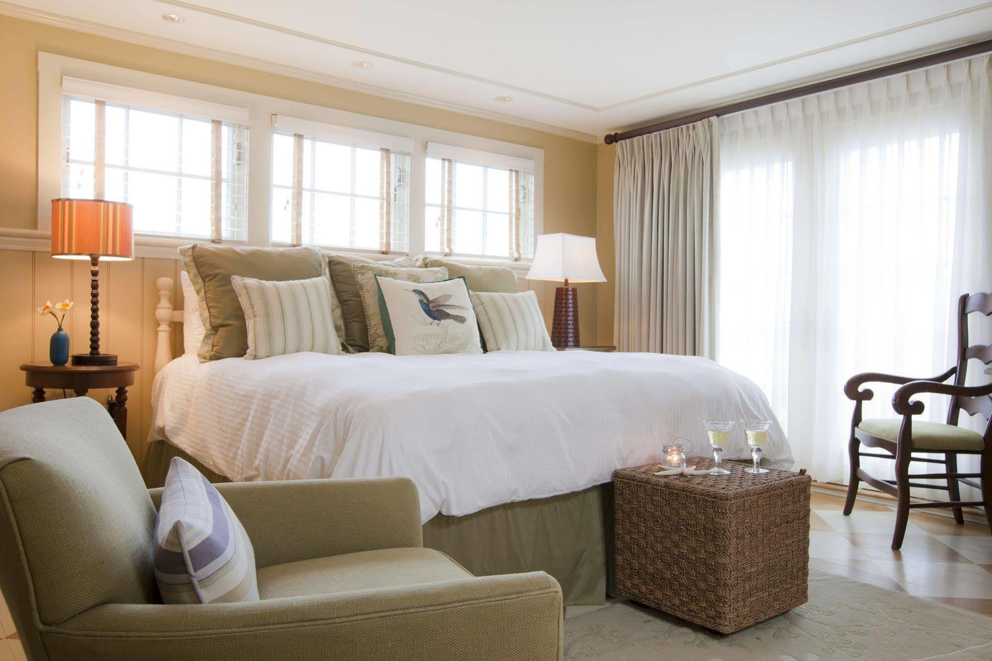 Vineyard Square Hotel And Suites Edgartown Bagian luar foto