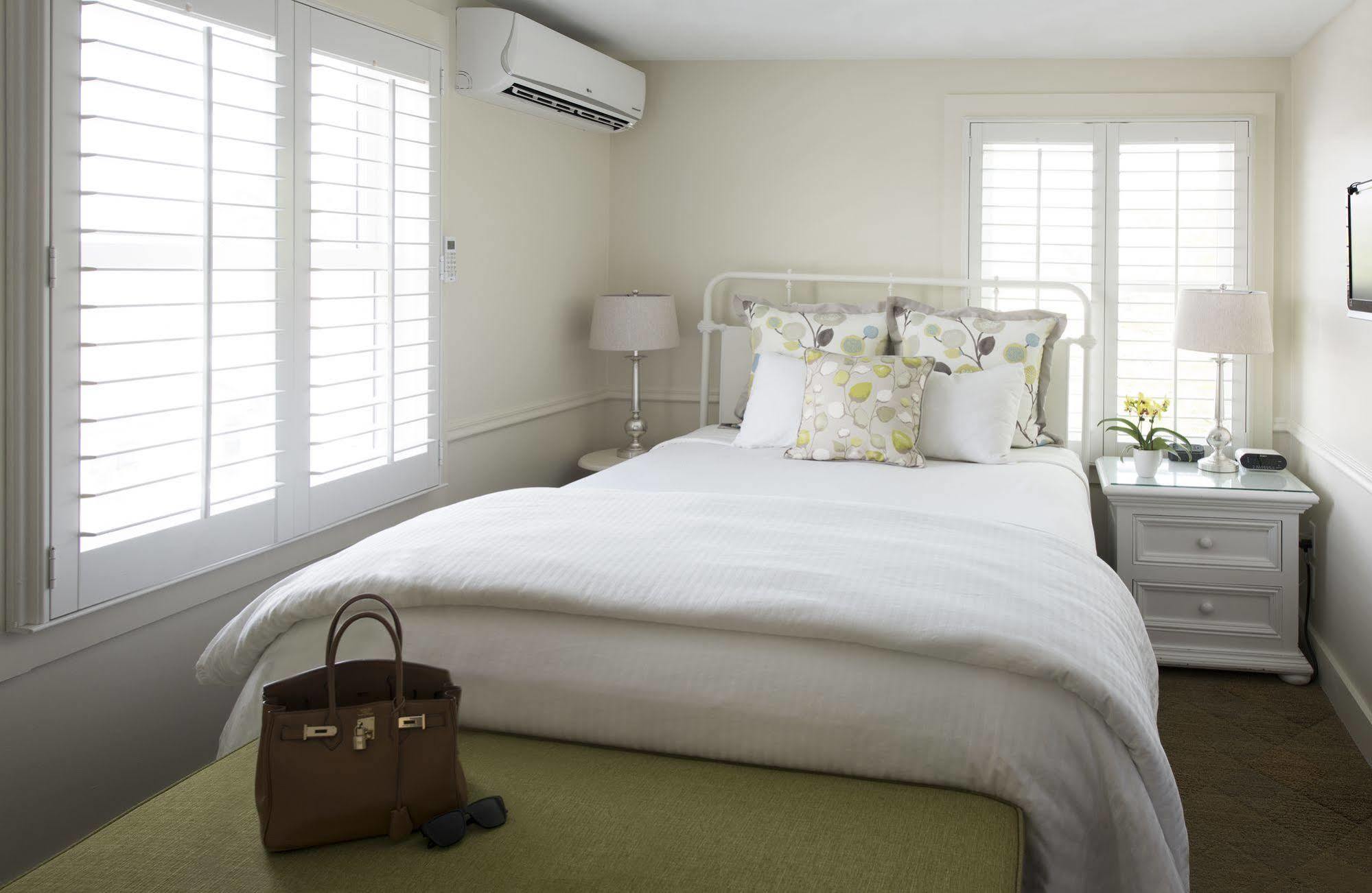 Vineyard Square Hotel And Suites Edgartown Bagian luar foto