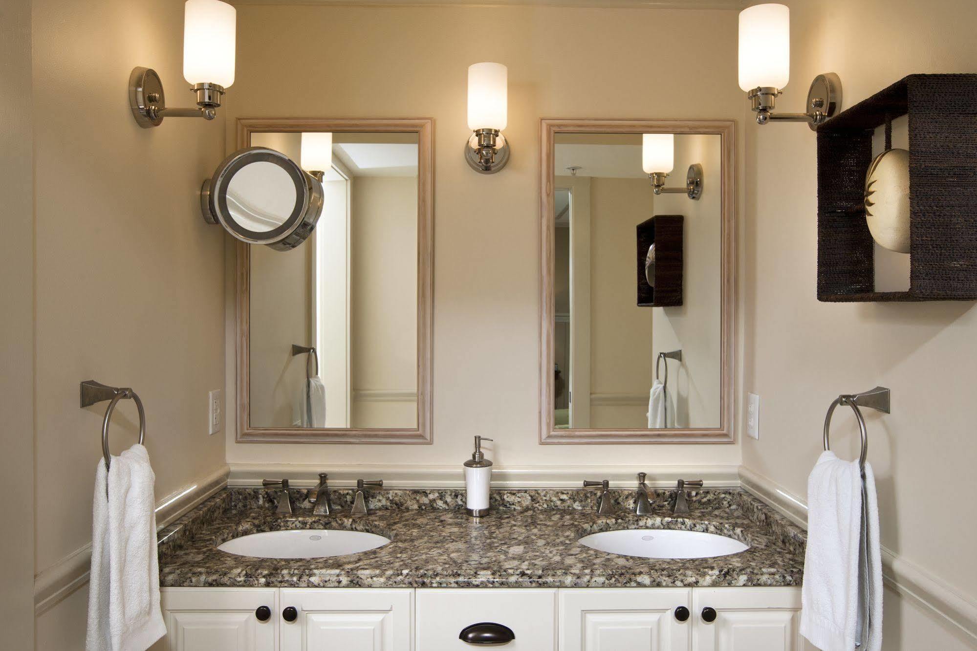 Vineyard Square Hotel And Suites Edgartown Bagian luar foto