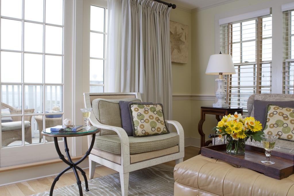 Vineyard Square Hotel And Suites Edgartown Bagian luar foto